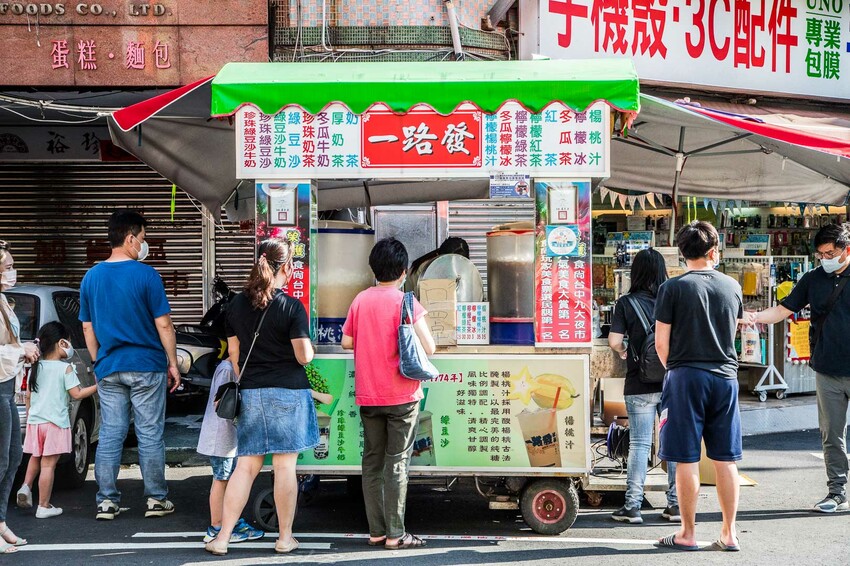 台中市大甲區一路發綠豆沙|用漱口杯裝綠豆沙才道地,40年老牌排隊綠豆沙