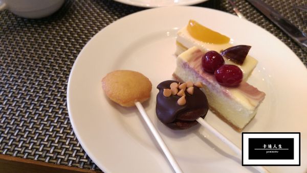 高雄國賓大飯店-i River愛河牛排海鮮自助餐廳: 【高雄/食﹡鹽埕】精緻甜點包君滿意.高雄國賓大飯店-i River愛河牛排海鮮自助餐廳