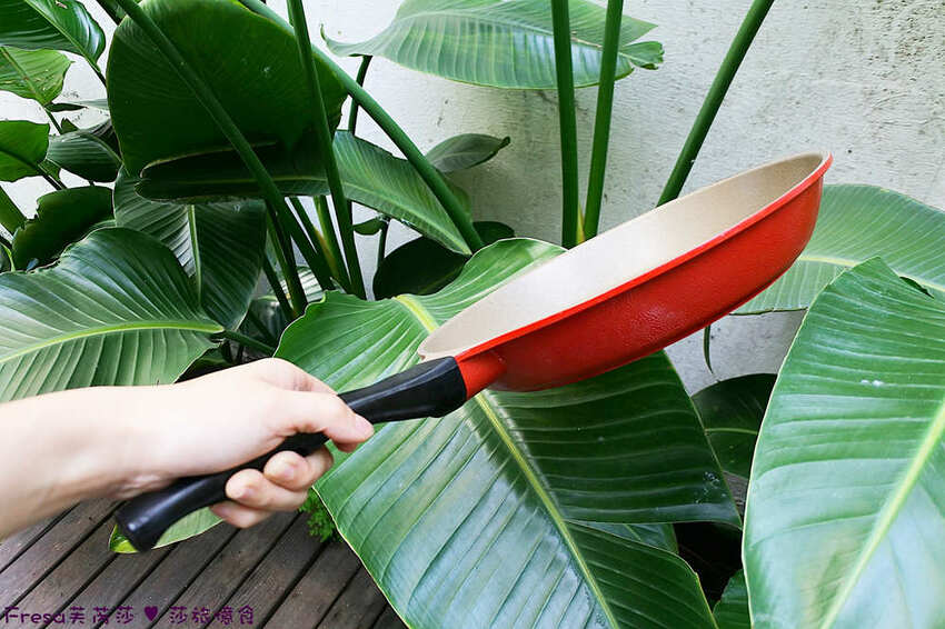 家居鍋具【韓國Kitchen Art】絕美超喜氣搬家送禮首選!紅鈦晶原石IH不沾鍋具組-二代升級款│炒鍋+湯鍋+平煎鍋+鍋蓋│疊起收納超方便 - Fresa芙芮莎♥莎旅憶食