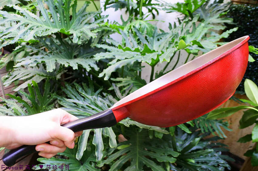 家居鍋具【韓國Kitchen Art】絕美超喜氣搬家送禮首選!紅鈦晶原石IH不沾鍋具組-二代升級款│炒鍋+湯鍋+平煎鍋+鍋蓋│疊起收納超方便 - Fresa芙芮莎♥莎旅憶食