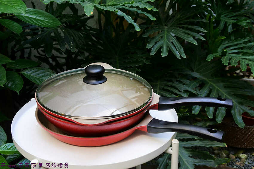 家居鍋具【韓國Kitchen Art】絕美超喜氣搬家送禮首選!紅鈦晶原石IH不沾鍋具組-二代升級款│炒鍋+湯鍋+平煎鍋+鍋蓋│疊起收納超方便 - Fresa芙芮莎♥莎旅憶食