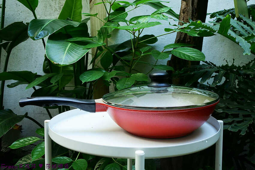 家居鍋具【韓國Kitchen Art】絕美超喜氣搬家送禮首選!紅鈦晶原石IH不沾鍋具組-二代升級款│炒鍋+湯鍋+平煎鍋+鍋蓋│疊起收納超方便 - Fresa芙芮莎♥莎旅憶食