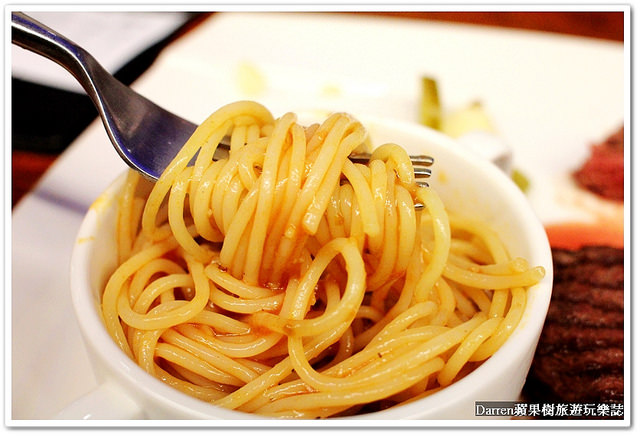 『桃園市桃園區』牛仔好忙原塊牛排(桃園建國店)●很嫩的紐西蘭原塊嫩肩 桃園牛排館/義大利麵/燉飯/手工披薩