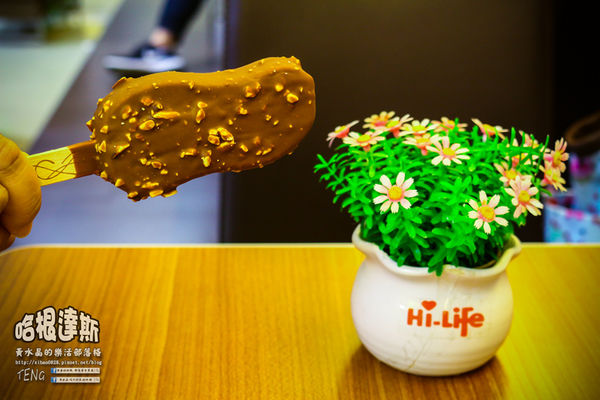 哈根達斯雪糕 驚脆系列|全省萊爾富便利商店獨家限時限量販售《驚爆價69元/原價$105元,活動日期:2016/07/06~2016/07/19,此時不吃、更待何時。)