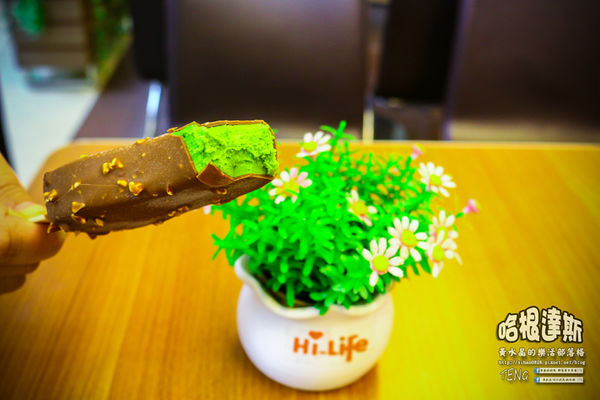 哈根達斯雪糕 驚脆系列|全省萊爾富便利商店獨家限時限量販售《驚爆價69元/原價$105元,活動日期:2016/07/06~2016/07/19,此時不吃、更待何時。)