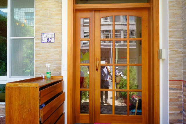 台東市 「半閒民宿」 - SGS認證民宿 撲鼻木頭香的健康木作民宿