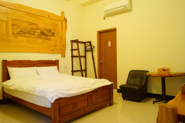 台東市 「半閒民宿」 - SGS認證民宿 撲鼻木頭香的健康木作民宿