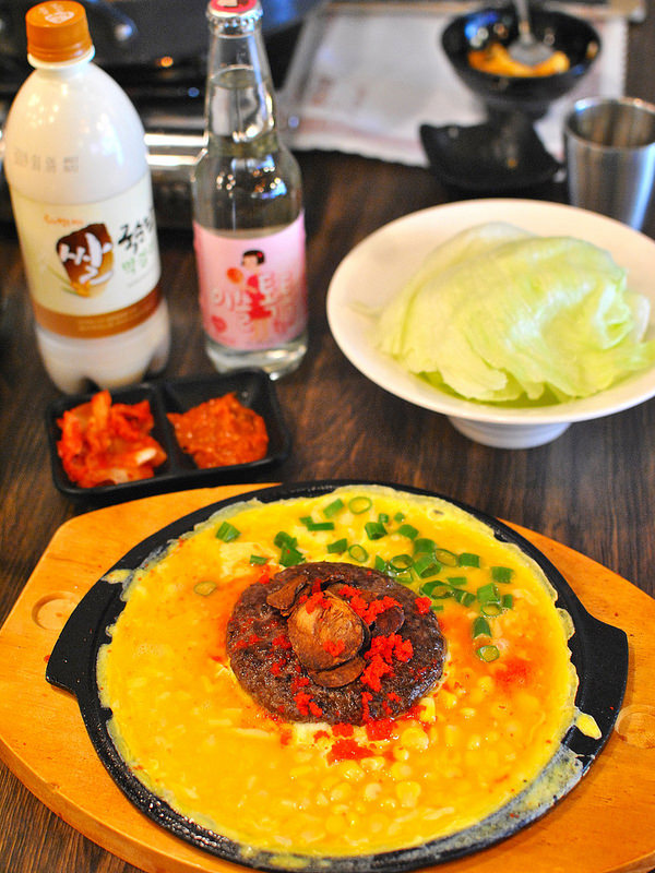 【中壢SOGO韓式】AgMA起司惡魔| 炒飯也能熔岩?! 招牌必點春川炒雞鍋！吃到爽的起士料理與多款韓國米酒,氣泡酒！