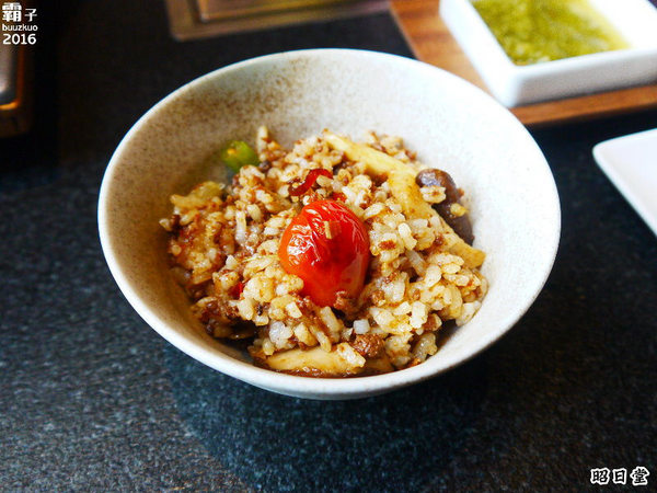 昭日堂：昭日堂燒肉名門，秋季燒肉加火鍋，三人用餐超划算！