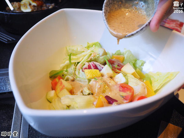 昭日堂：昭日堂燒肉名門，秋季燒肉加火鍋，三人用餐超划算！