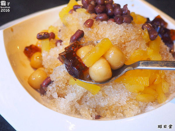 昭日堂：昭日堂燒肉名門，秋季燒肉加火鍋，三人用餐超划算！