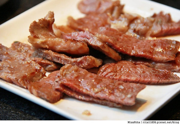 昭日堂燒肉：《食記》台中南屯區‧「昭日堂燒肉 Shou Nichi Dou Yakiniku」，獨特的八國聯軍燒肉各種口味各種肉類一次滿足！【食尚玩家推薦】