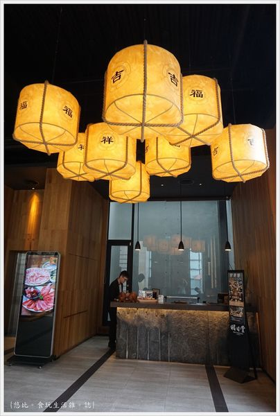 昭日堂-櫃檯前燈籠-1.JPG