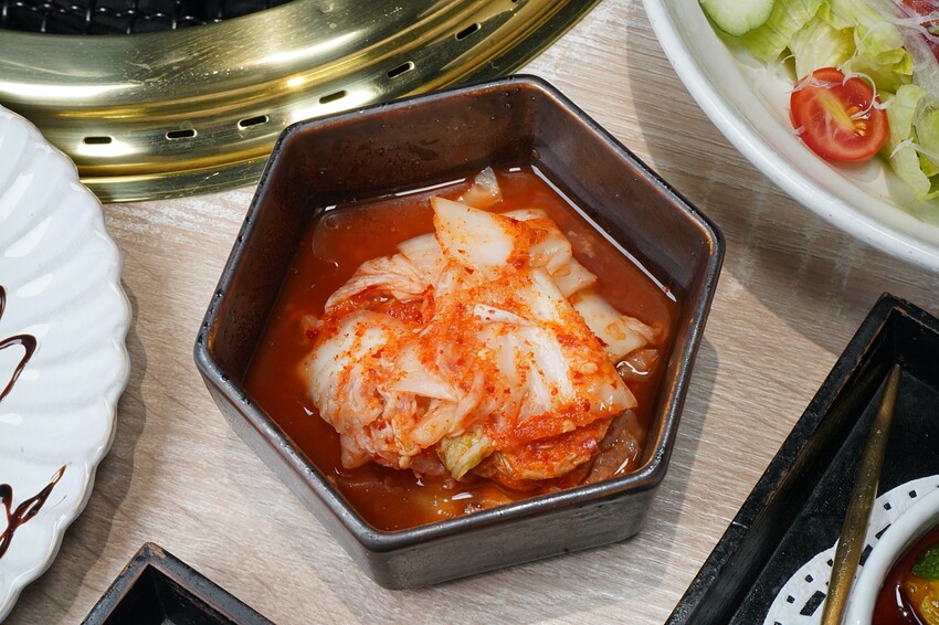 全程專人代烤免動手!多款創意燒肉餐點無極限,老饕必點漢堡排、火焰骰子牛,活體波士頓龍蝦更是千元有找!