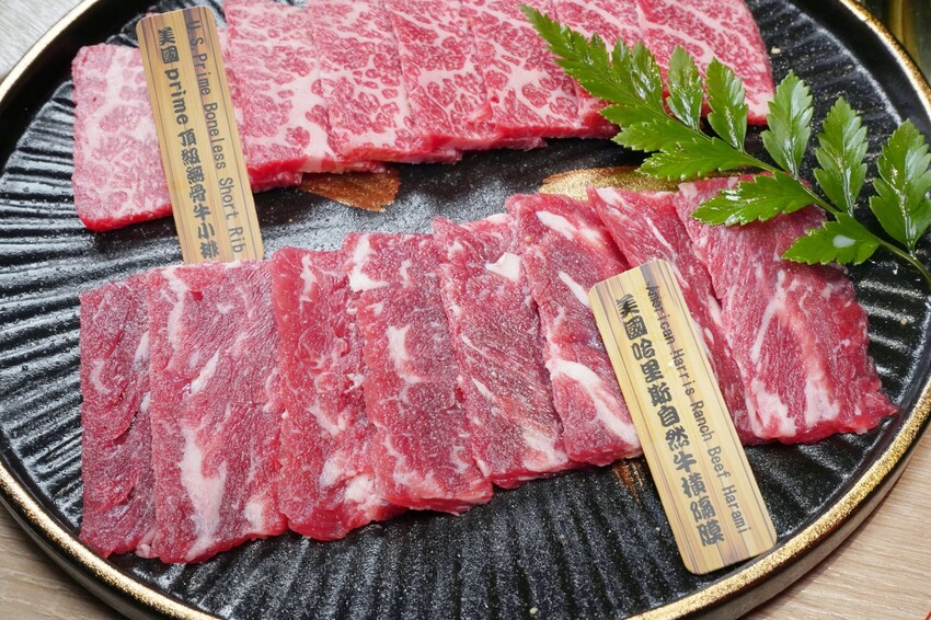 全程專人代烤免動手!多款創意燒肉餐點無極限,老饕必點漢堡排、火焰骰子牛,活體波士頓龍蝦更是千元有找!