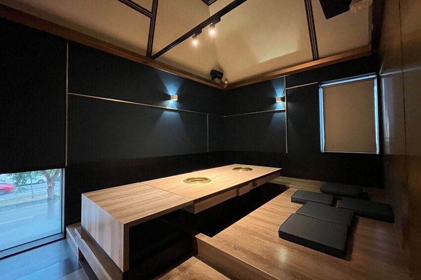 全程專人代烤免動手!多款創意燒肉餐點無極限,老饕必點漢堡排、火焰骰子牛,活體波士頓龍蝦更是千元有找!