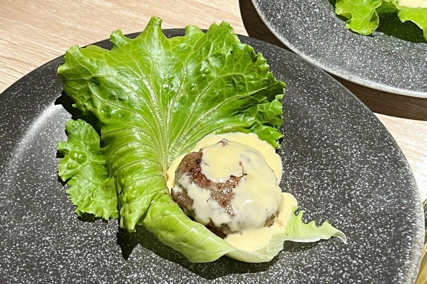 全程專人代烤免動手!多款創意燒肉餐點無極限,老饕必點漢堡排、火焰骰子牛,活體波士頓龍蝦更是千元有找!