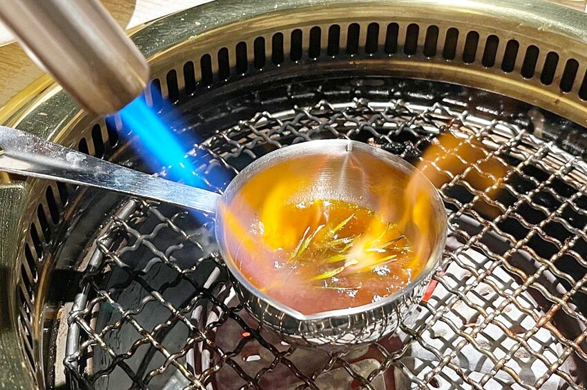 全程專人代烤免動手!多款創意燒肉餐點無極限,老饕必點漢堡排、火焰骰子牛,活體波士頓龍蝦更是千元有找!