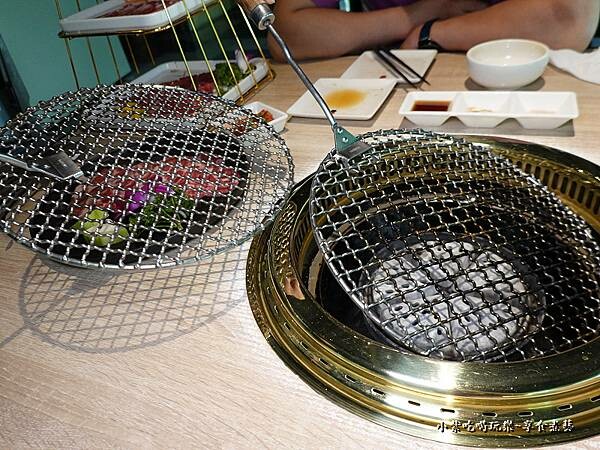 每道都換烤網-紅巢燒肉工房.jpg