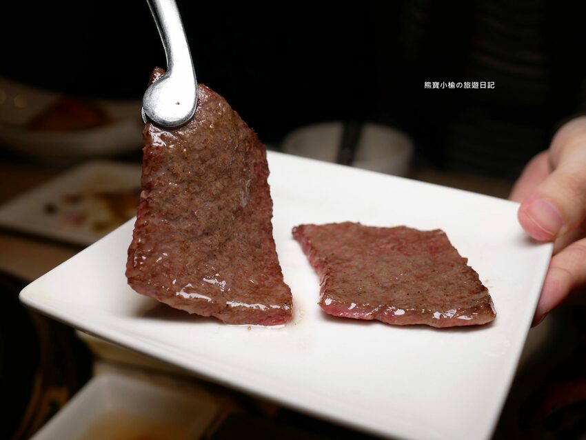 【台中南屯區美食】紅巢燒肉工房公益旗艦店,超平價雙人牛豚燒肉套餐,平日限定1180元!還可加購日本A5和牛、波士頓活龍蝦,生日壽星來店慶生送蛋糕!內文附詳細菜單價位介紹。 @熊寶小榆の旅遊日記