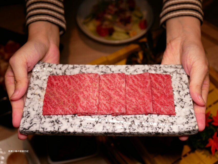 【台中南屯區美食】紅巢燒肉工房公益旗艦店,超平價雙人牛豚燒肉套餐,平日限定1180元!還可加購日本A5和牛、波士頓活龍蝦,生日壽星來店慶生送蛋糕!內文附詳細菜單價位介紹。 @熊寶小榆の旅遊日記