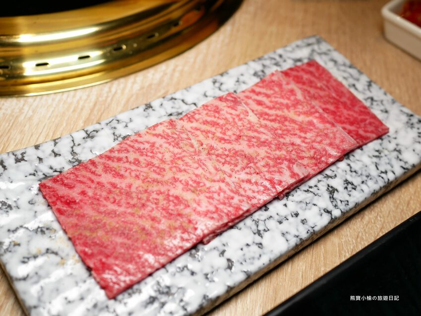 【台中南屯區美食】紅巢燒肉工房公益旗艦店,超平價雙人牛豚燒肉套餐,平日限定1180元!還可加購日本A5和牛、波士頓活龍蝦,生日壽星來店慶生送蛋糕!內文附詳細菜單價位介紹。 @熊寶小榆の旅遊日記