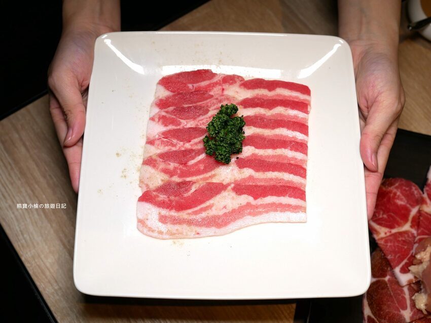 【台中南屯區美食】紅巢燒肉工房公益旗艦店,超平價雙人牛豚燒肉套餐,平日限定1180元!還可加購日本A5和牛、波士頓活龍蝦,生日壽星來店慶生送蛋糕!內文附詳細菜單價位介紹。 @熊寶小榆の旅遊日記