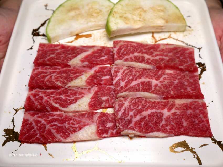 【台中南屯區美食】紅巢燒肉工房公益旗艦店,超平價雙人牛豚燒肉套餐,平日限定1180元!還可加購日本A5和牛、波士頓活龍蝦,生日壽星來店慶生送蛋糕!內文附詳細菜單價位介紹。 @熊寶小榆の旅遊日記