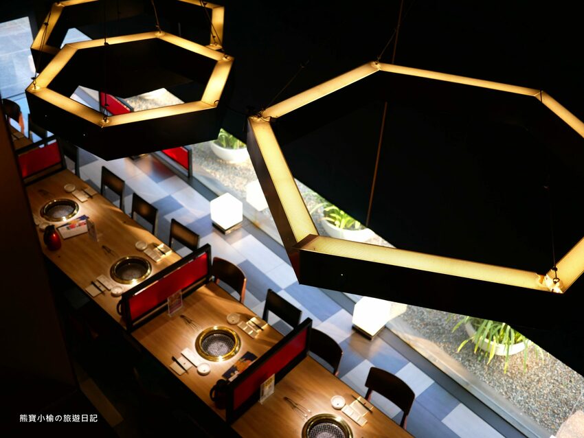 【台中南屯區美食】紅巢燒肉工房公益旗艦店,超平價雙人牛豚燒肉套餐,平日限定1180元!還可加購日本A5和牛、波士頓活龍蝦,生日壽星來店慶生送蛋糕!內文附詳細菜單價位介紹。 @熊寶小榆の旅遊日記