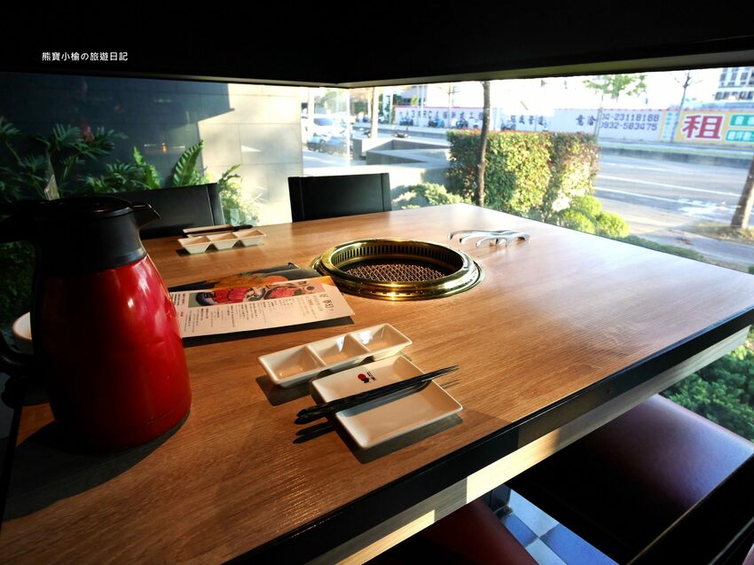 【台中南屯區美食】紅巢燒肉工房公益旗艦店,超平價雙人牛豚燒肉套餐,平日限定1180元!還可加購日本A5和牛、波士頓活龍蝦,生日壽星來店慶生送蛋糕!內文附詳細菜單價位介紹。 @熊寶小榆の旅遊日記