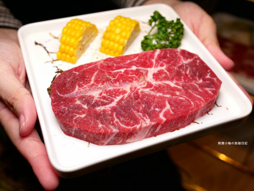 【台中南屯區美食】紅巢燒肉工房公益旗艦店,超平價雙人牛豚燒肉套餐,平日限定1180元!還可加購日本A5和牛、波士頓活龍蝦,生日壽星來店慶生送蛋糕!內文附詳細菜單價位介紹。 @熊寶小榆の旅遊日記