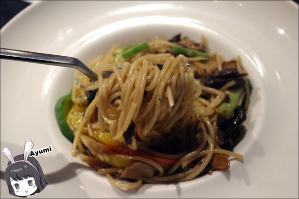 赤崁璽樓：[食記]►台南中西區◄赤崁璽樓-和洋共構特色高樓建築/奶素和全素食餐廳/ 旅遊拍照景點/台南美食推薦/ 台南素食推薦