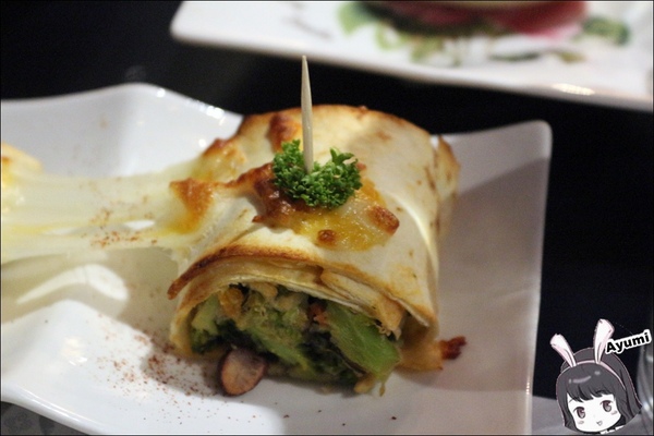 赤崁璽樓：[食記]►台南中西區◄赤崁璽樓-和洋共構特色高樓建築/奶素和全素食餐廳/ 旅遊拍照景點/台南美食推薦/ 台南素食推薦