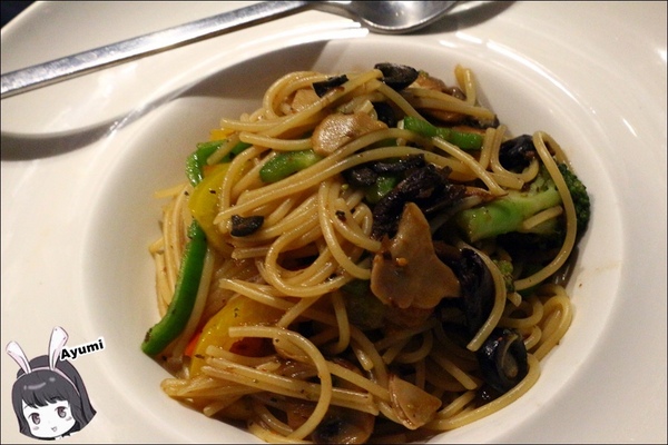 赤崁璽樓：[食記]►台南中西區◄赤崁璽樓-和洋共構特色高樓建築/奶素和全素食餐廳/ 旅遊拍照景點/台南美食推薦/ 台南素食推薦