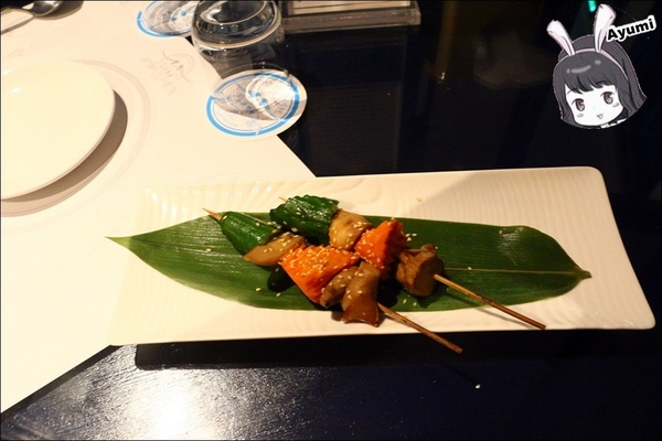 赤崁璽樓：[食記]►台南中西區◄赤崁璽樓-和洋共構特色高樓建築/奶素和全素食餐廳/ 旅遊拍照景點/台南美食推薦/ 台南素食推薦