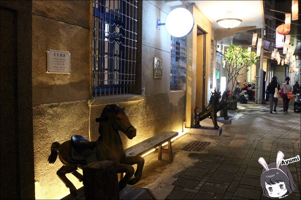 赤崁璽樓：[食記]►台南中西區◄赤崁璽樓-和洋共構特色高樓建築/奶素和全素食餐廳/ 旅遊拍照景點/台南美食推薦/ 台南素食推薦