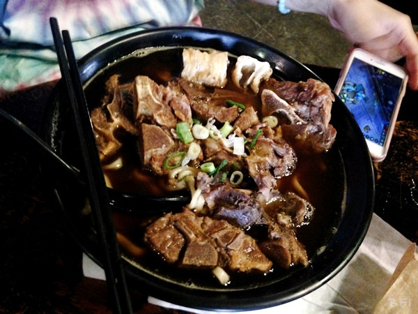 【高雄美食】黑狗食堂∞真的有黑狗的道地新加坡美食