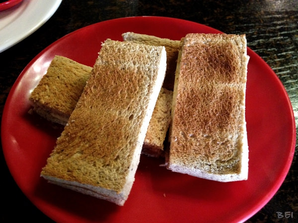 【高雄美食】黑狗食堂∞真的有黑狗的道地新加坡美食