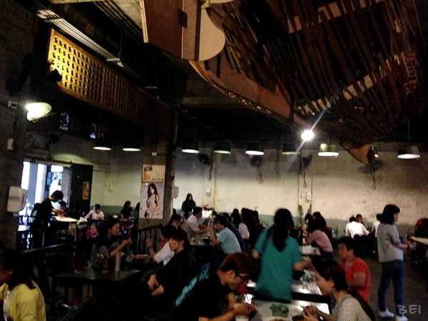 【高雄美食】黑狗食堂∞真的有黑狗的道地新加坡美食