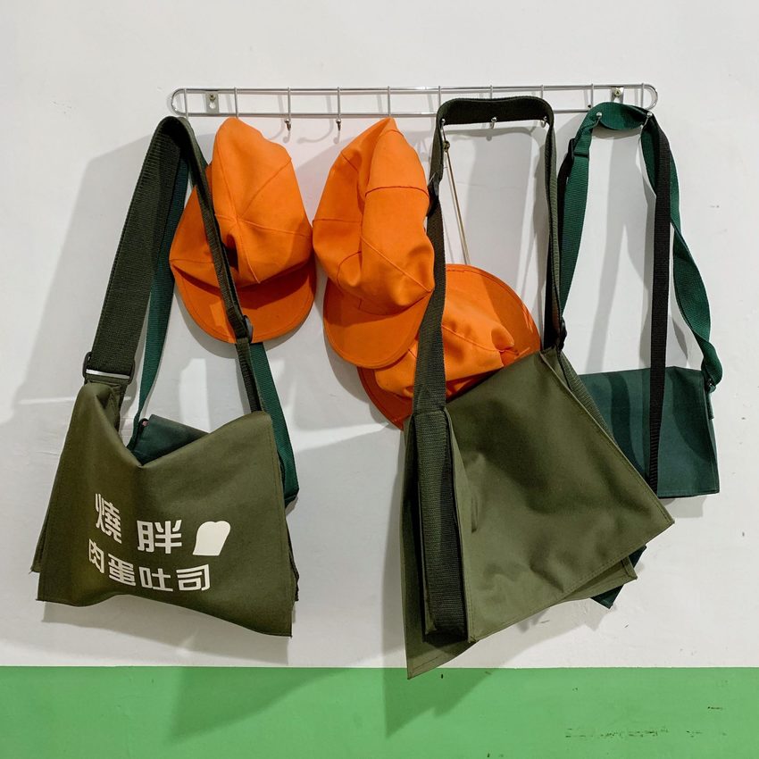 【燒胖-肉蛋吐司專賣店】新竹超夯人氣美食，必點功夫腿排蛋、布丁奶奶！隔壁就是鐵道星巴克(近新豐火車站) - 阿華田的美食日記