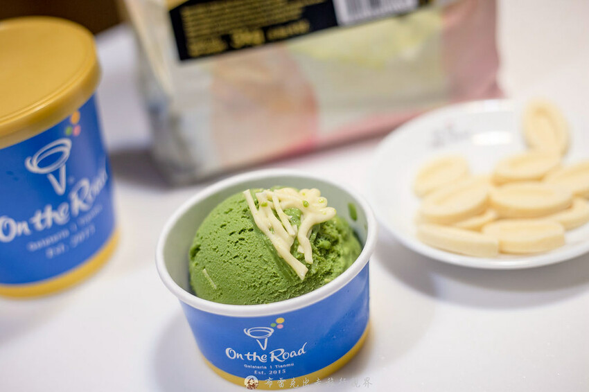 高人氣的義式冰淇淋連併排違停都想要買，超級推薦抹茶柚子脆片與柚香檸檬雪酪，好吃｜布雷克出走旅行視界