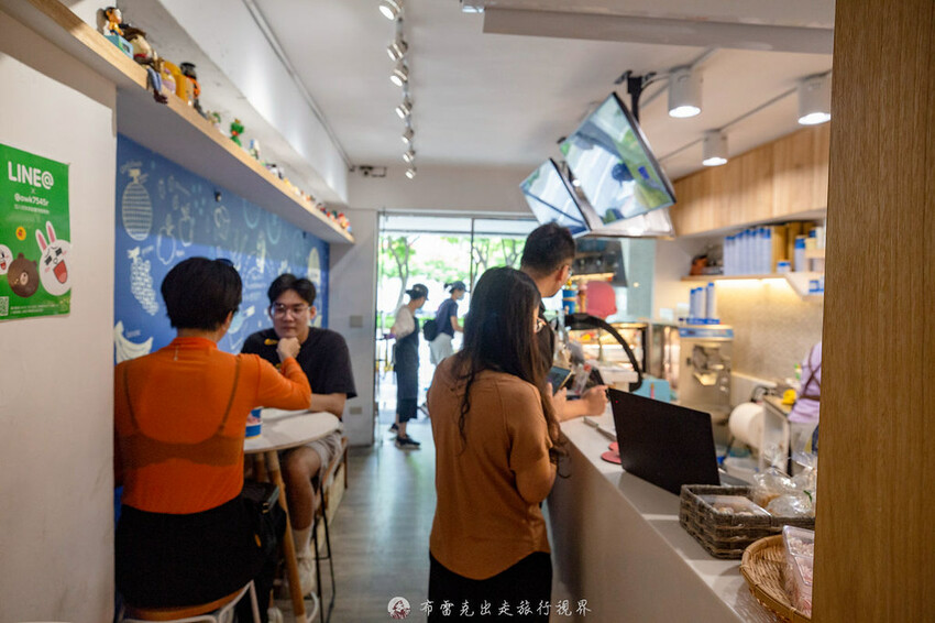 高人氣的義式冰淇淋連併排違停都想要買，超級推薦抹茶柚子脆片與柚香檸檬雪酪，好吃｜布雷克出走旅行視界