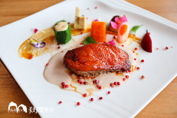 日光私廚：【宜蘭美食】日光私廚｜冬山河畔私廚料理饗宴！頂級牛排櫻桃鴨下午茶甜點咖啡