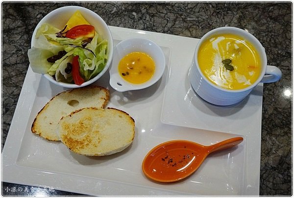 合榭創意板燒小廚：台中南區』合榭 精緻鐵板料理║忠孝夜市排隊美食。高CP值鐵板燒，尚青的海陸大餐，另有平日商業午餐只要199元!