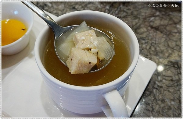 合榭創意板燒小廚：台中南區』合榭 精緻鐵板料理║忠孝夜市排隊美食。高CP值鐵板燒，尚青的海陸大餐，另有平日商業午餐只要199元!