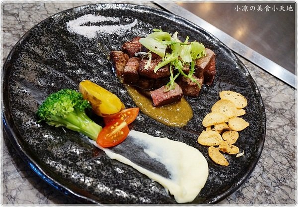 合榭創意板燒小廚:台中南區』合榭 精緻鐵板料理║忠孝夜市排隊美食。高CP值鐵板燒,尚青的海陸大餐,另有平日商業午餐只要199元!