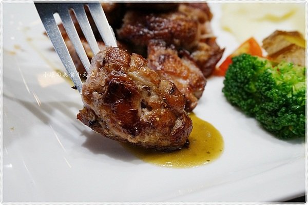 合榭創意板燒小廚:台中南區』合榭 精緻鐵板料理║忠孝夜市排隊美食。高CP值鐵板燒,尚青的海陸大餐,另有平日商業午餐只要199元!