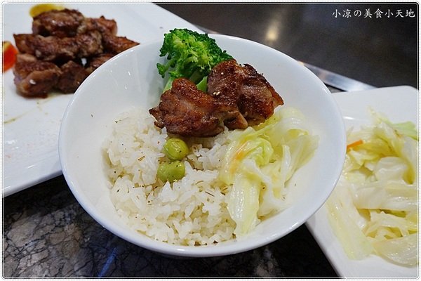 合榭創意板燒小廚：台中南區』合榭 精緻鐵板料理║忠孝夜市排隊美食。高CP值鐵板燒，尚青的海陸大餐，另有平日商業午餐只要199元!