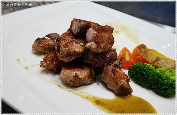 合榭創意板燒小廚:台中南區』合榭 精緻鐵板料理║忠孝夜市排隊美食。高CP值鐵板燒,尚青的海陸大餐,另有平日商業午餐只要199元!