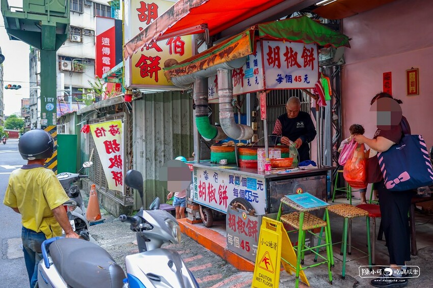 在地人推薦第一名是這間，藏在巷子裡超過30年老店！剛出爐超酥脆的手工胡椒餅